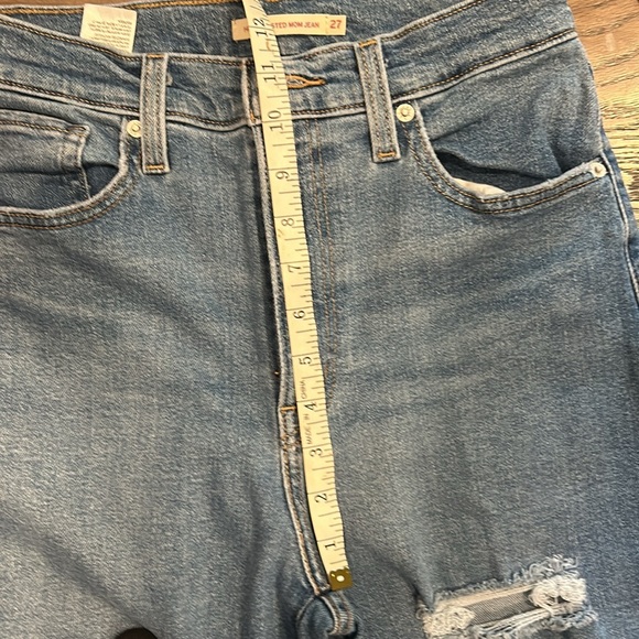 Levi High Waisted Mom Jeans - Picture 4 of 6